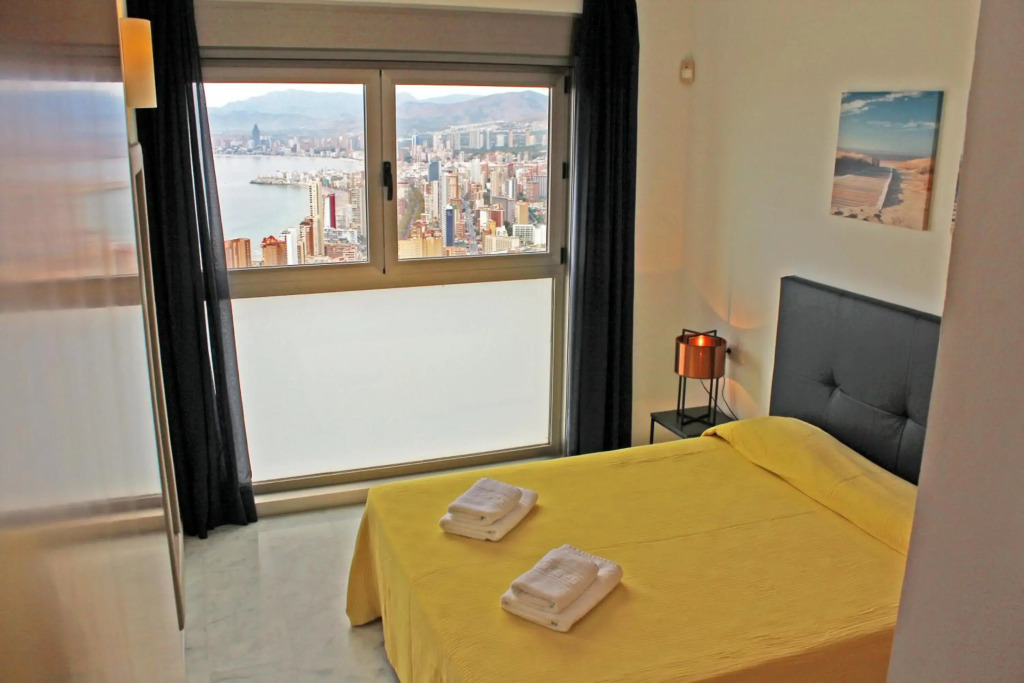 Two bedroom apartment with sea views - Floor 33