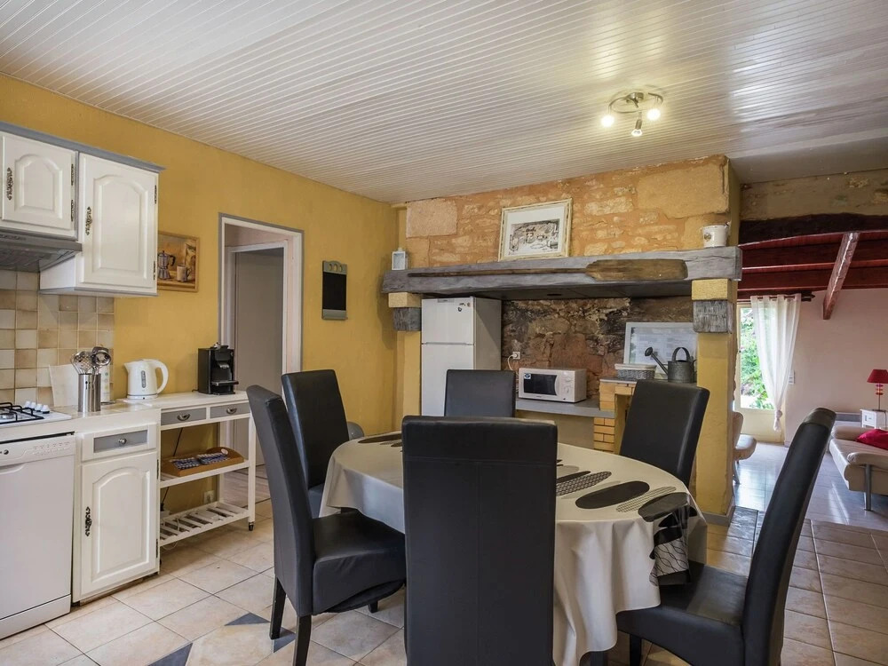 Luxurious Holiday Home with Swimming Pool in Meyrals