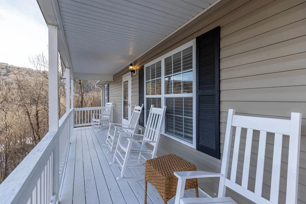 Seven Devils Sunrise - Updated Home With Mountain Views, gas Firetable, & Game Room