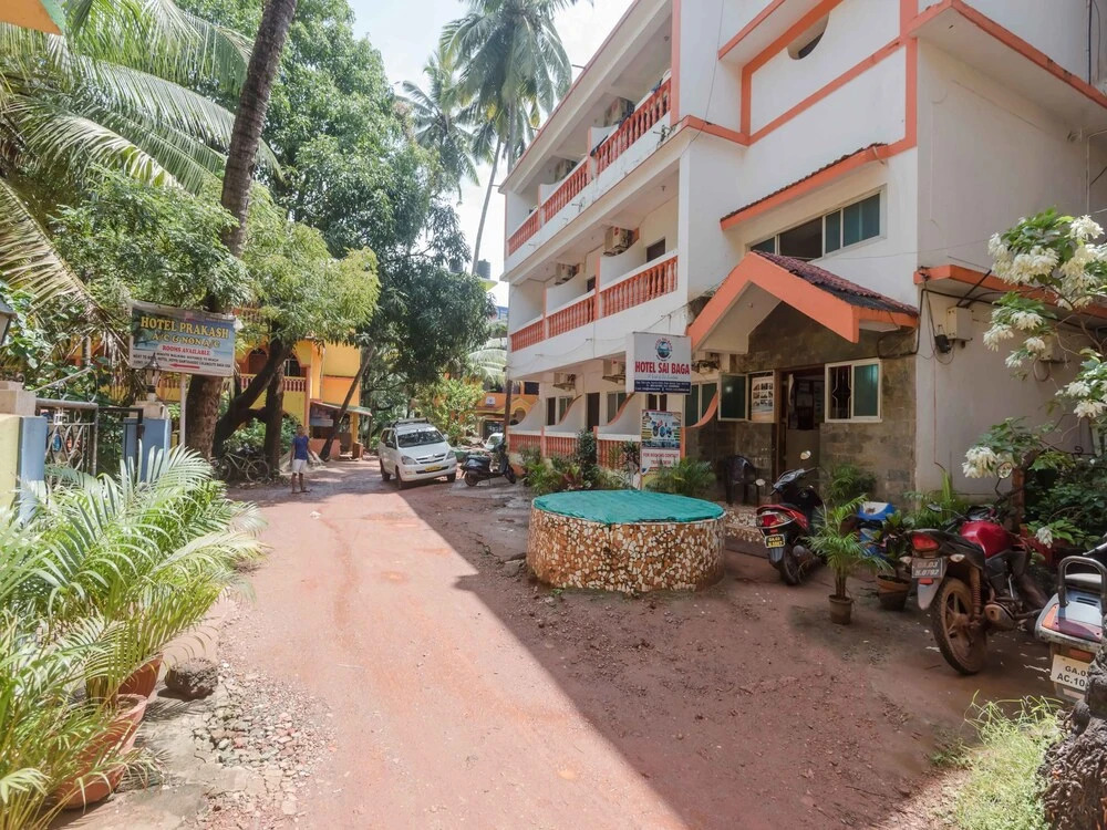 OYO StayOut Baga Party Guest House