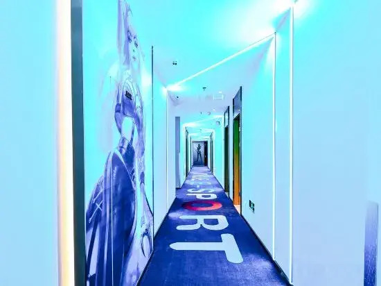 Yuyue Esports Hotel (Shanghai Hongqiao Airport Hangzhong Road Subway Station Store)