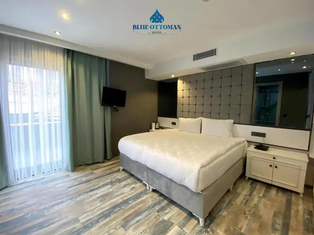 Hotel Blue Ottoman