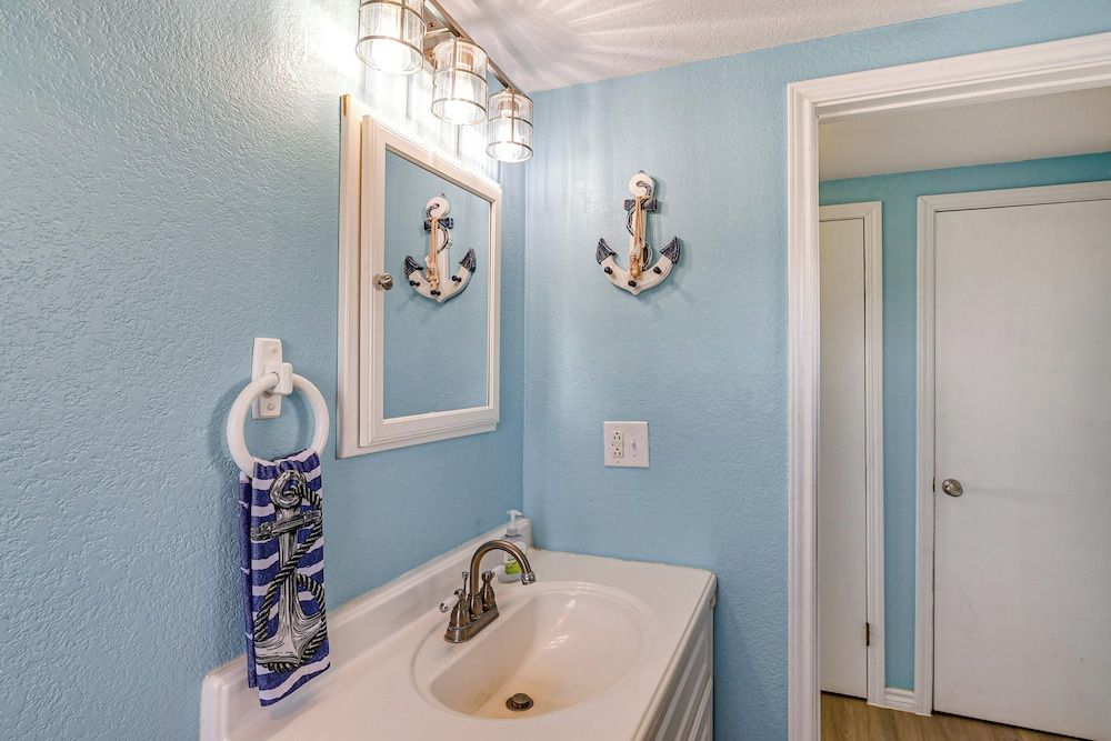 1 Block to Surfside Beach: Home w/ Deck!