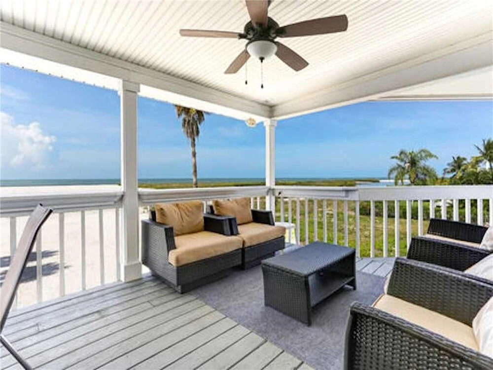 Beach Sanctuary, Beach Front, Views, 4 Bedrooms, Hot Tub, Sleeps 10