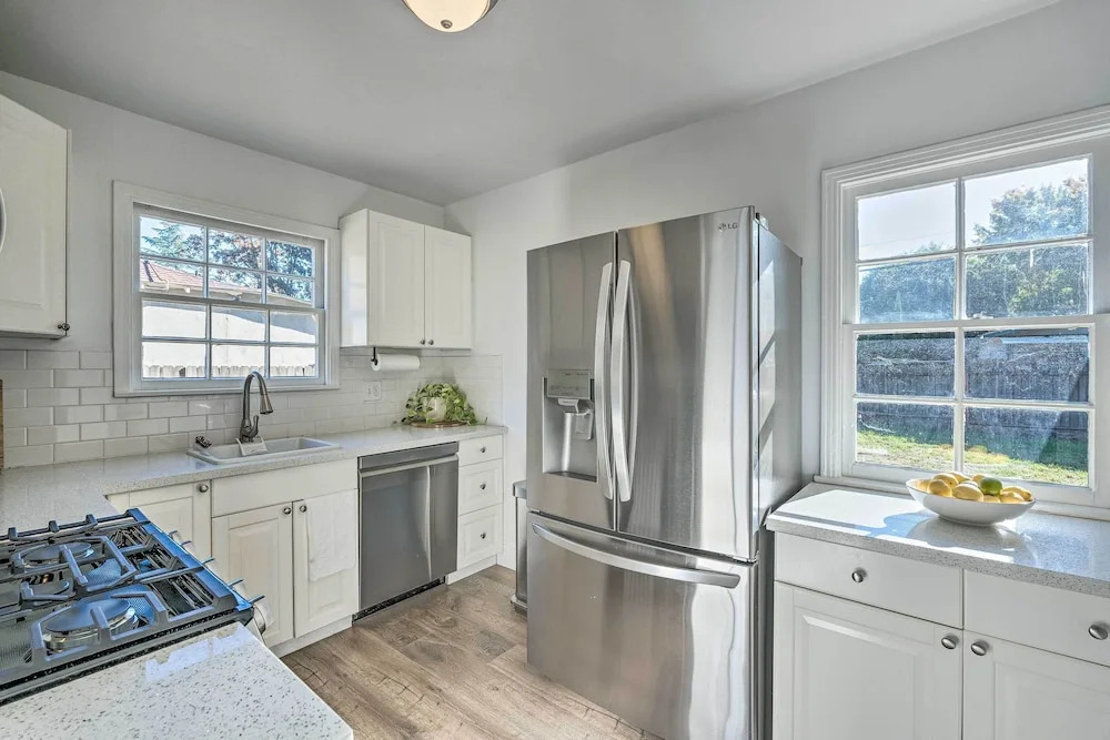 Cozy West Sacramento Getaway w/ Private Yard!