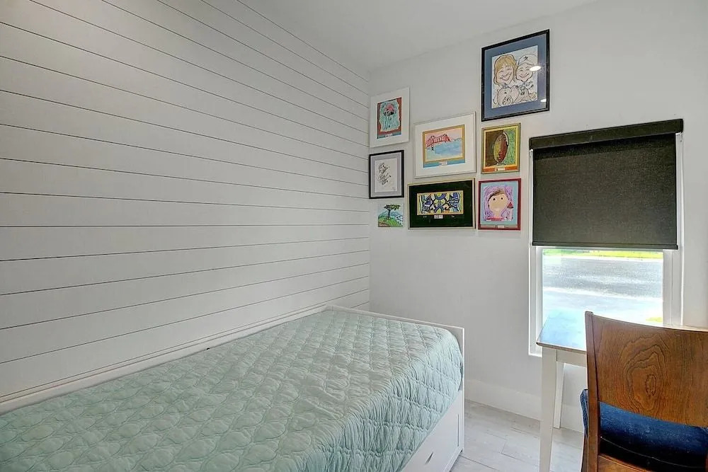 Casa Blanca 3 Bedroom Cottage by Redawning