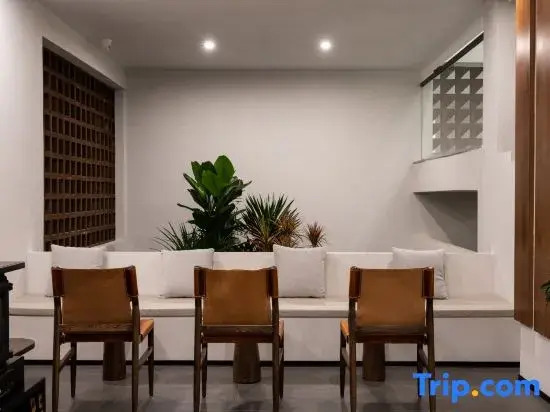 Shangri La Meets·Never Late, Silvery Moonlight | Slow City Oxygen Supply Designer Homestay