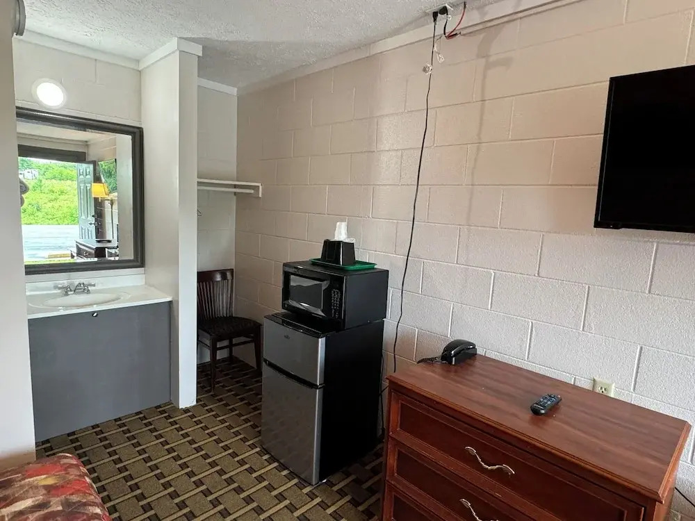 Economy Inn