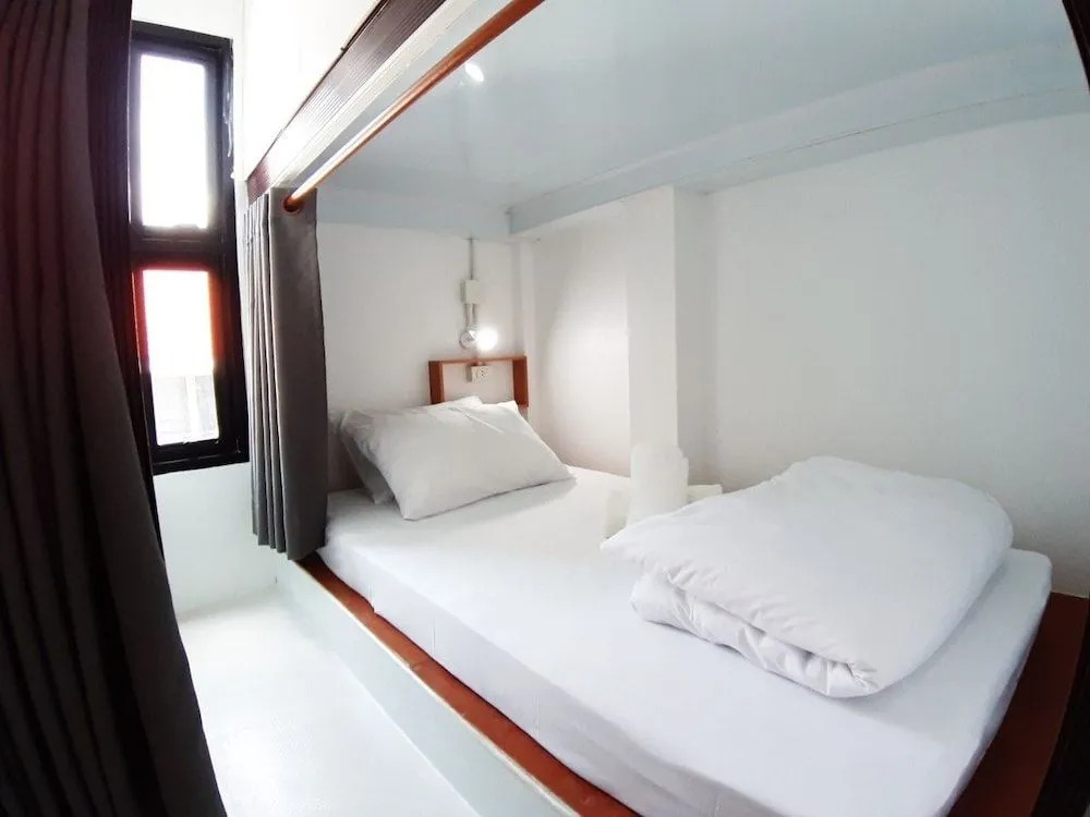 OYO 544 Sleep Sloth Hostel