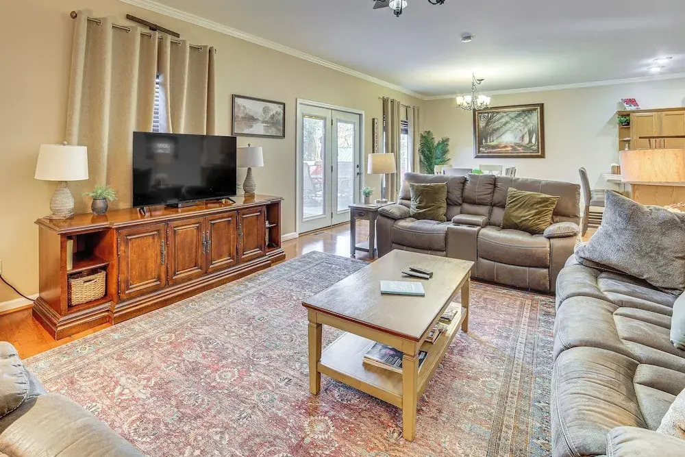 2 Mi to Branson Landing: Quiet Home w/ Lake View