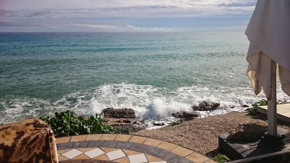Home Star Thalassa