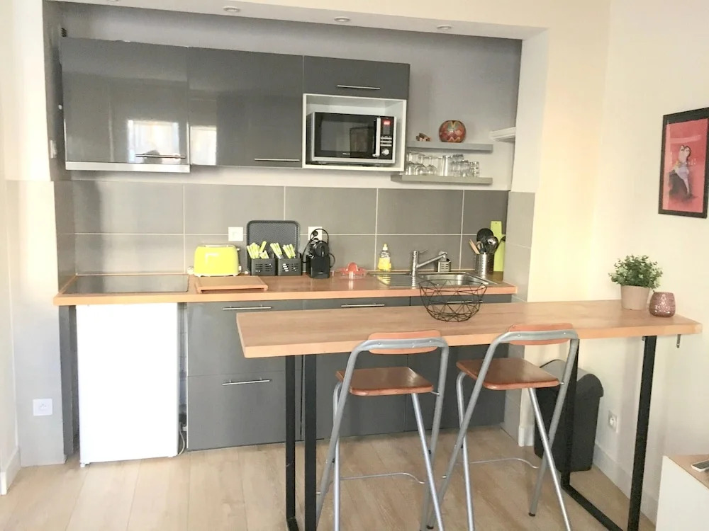 Studio in Marseille, With Furnished Balcony and Wifi - 2 km From the B