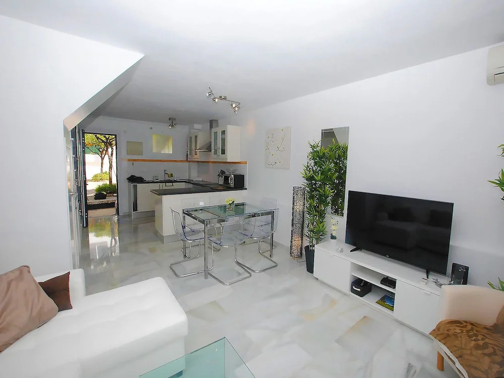 Dona Lola Micaela  Beach front duplex apartment with open sea and beach views located between Marbella and Fuengirola CS148