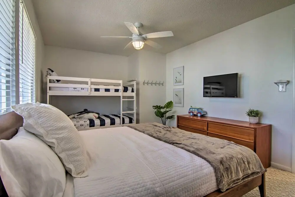 1 Mi to Beach & Boardwalk: Family Townhome