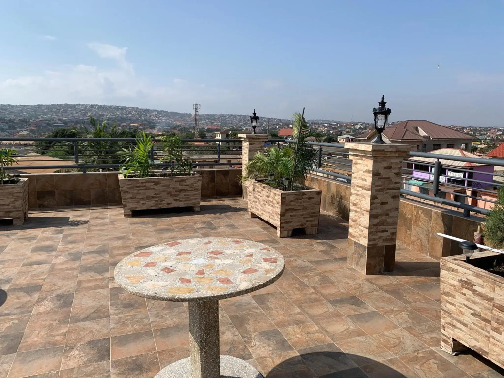 Top Base Apartments