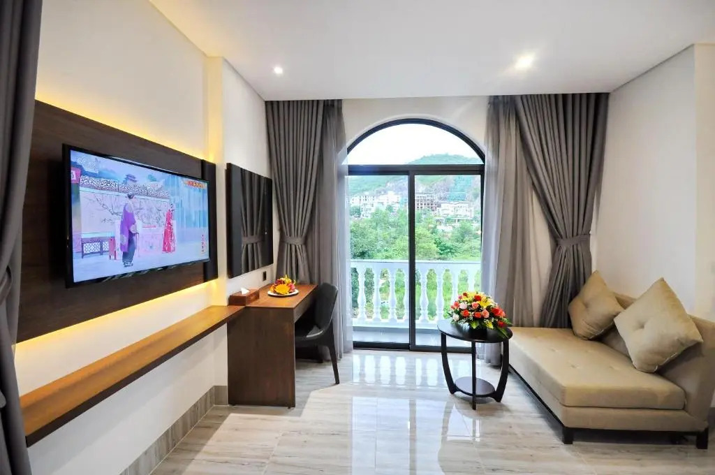 Crown Nguyen Hoang Hotel