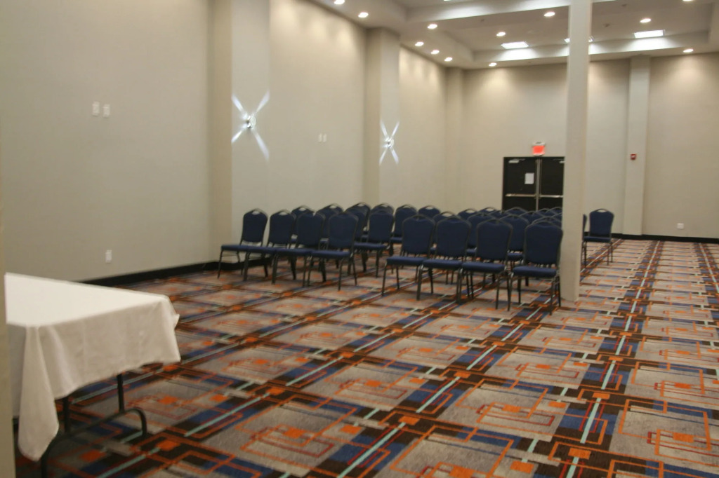 Holiday Inn Express & Suites San Antonio Medical - Six Flags by IHG