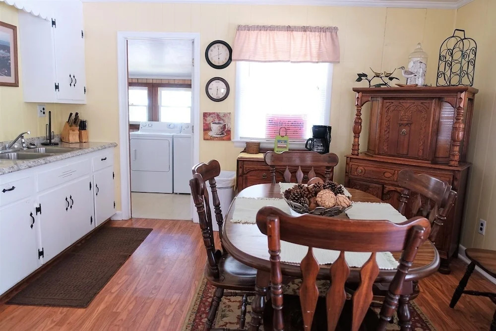 Maude's Cottage 2 Bedrooms 1 Bathroom Home