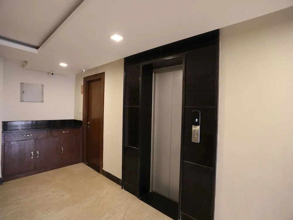 OYO 10380 Hotel The Green Majestic