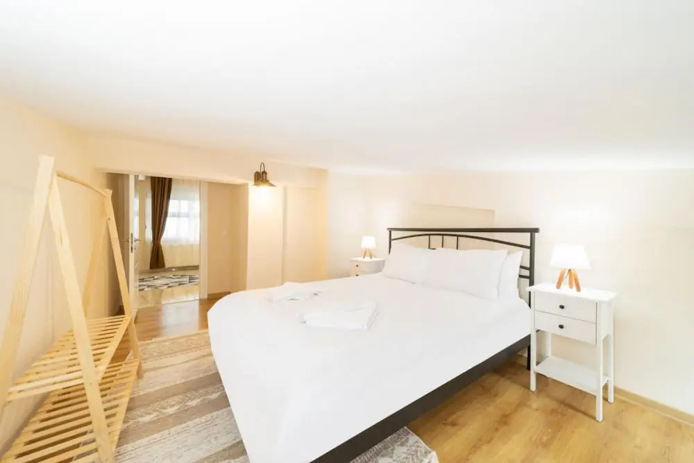 Spacious and Central Apartment near Lara Beach in Muratpasa, Antalya