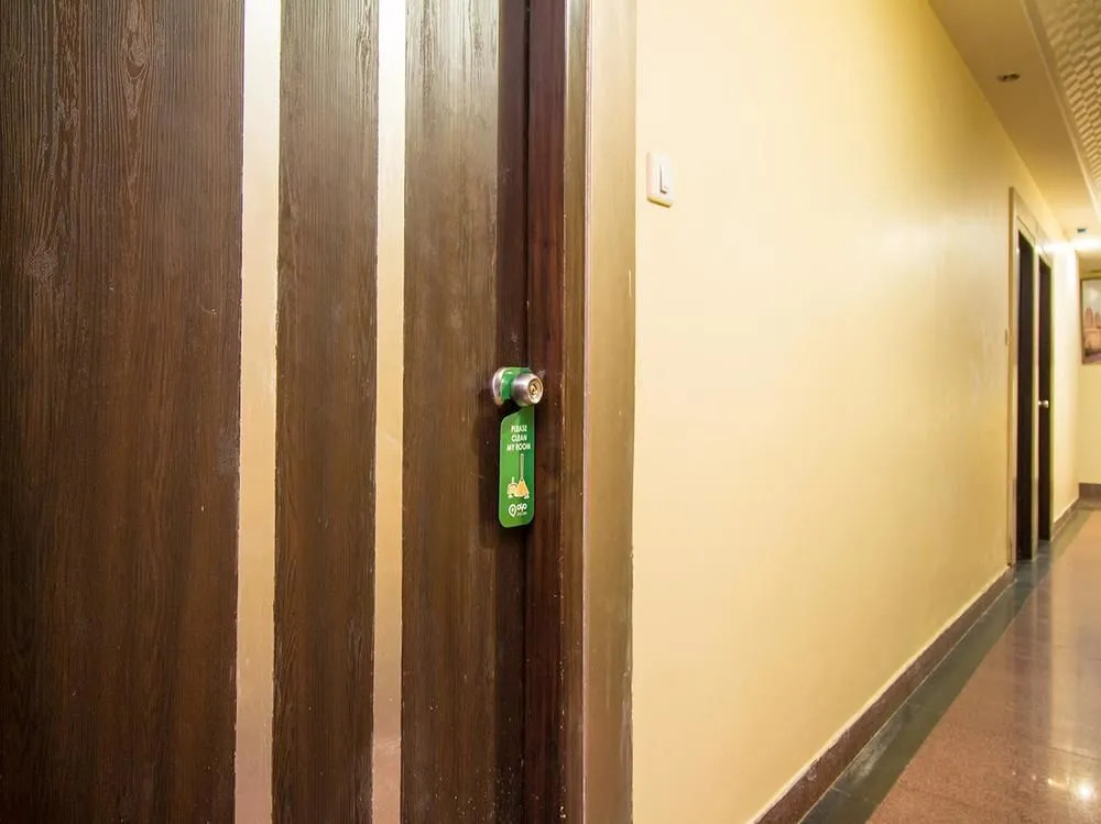 OYO 1919 Hotel Monarch Regency