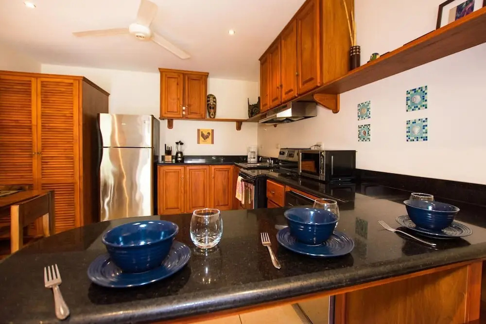 Cozy Garden Condo with Vibrant Tropical Decor, Swimming Pool and Rancho