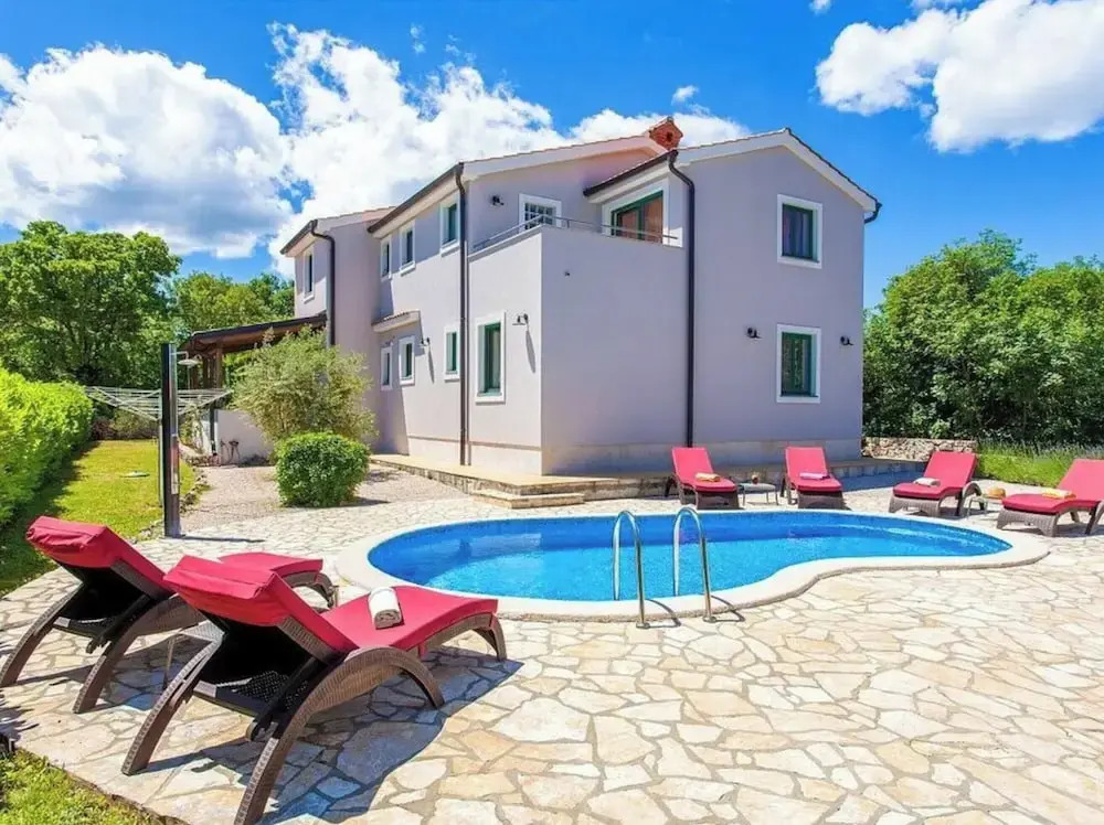 Villa Tara with beautiful heated pool by Villas Gu