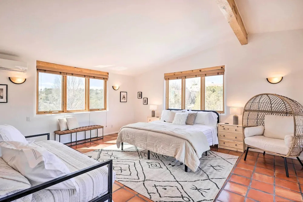 Casa al Reves Pueblo-style House With Views!