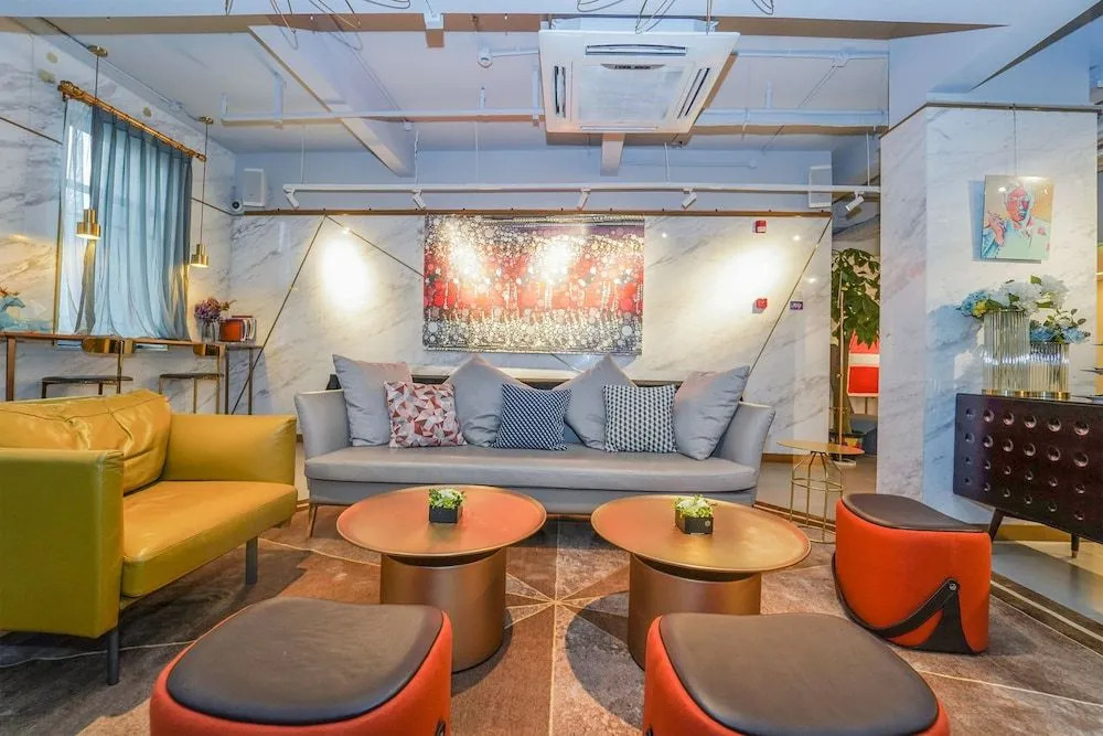 No. 8 Art Hotel