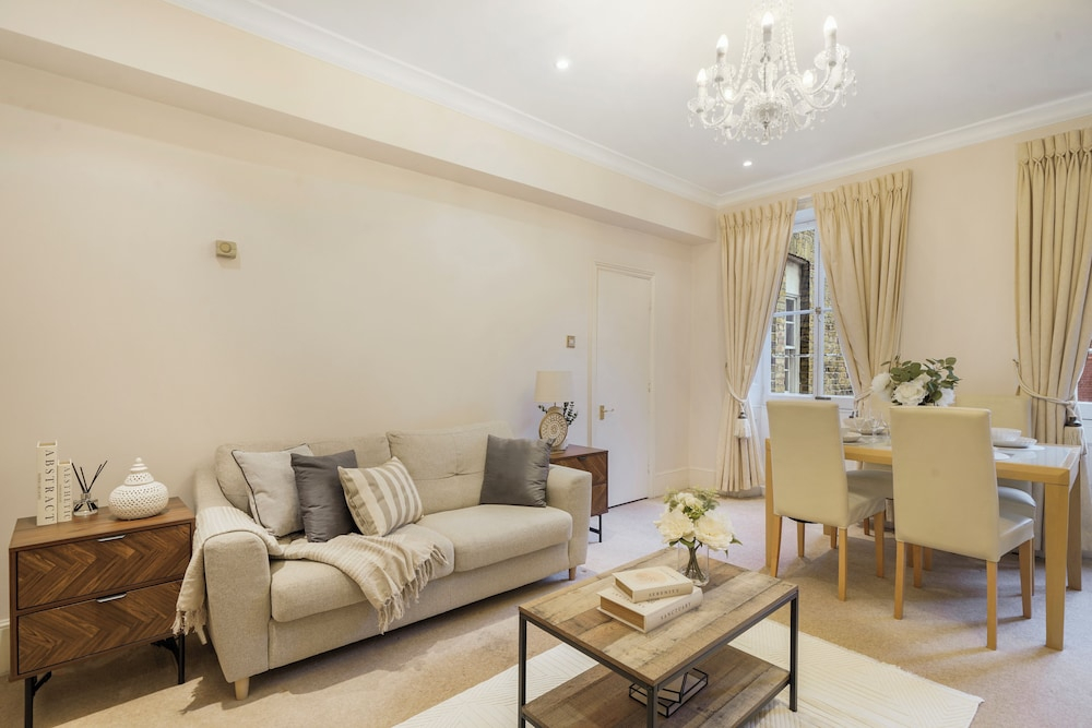 Hertford Flat 8