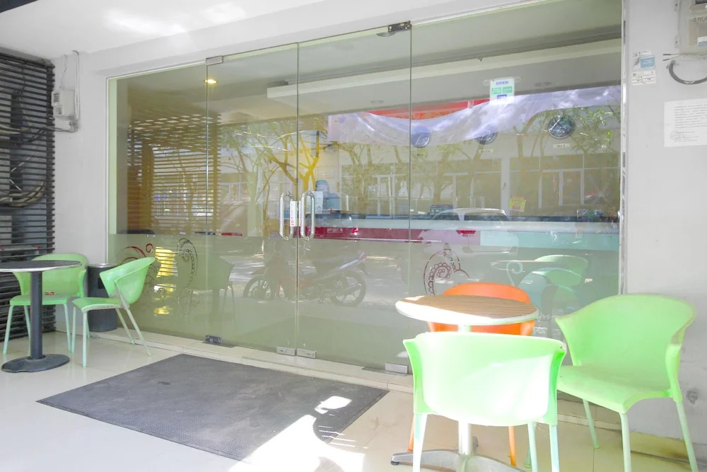 Airy Panakkukang Boulevard Ruko Ruby 51 Makassar