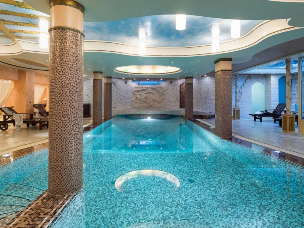 Luxurious villa with pool and wellness area at 2 km from the beach-VILLA DEL DRAGO