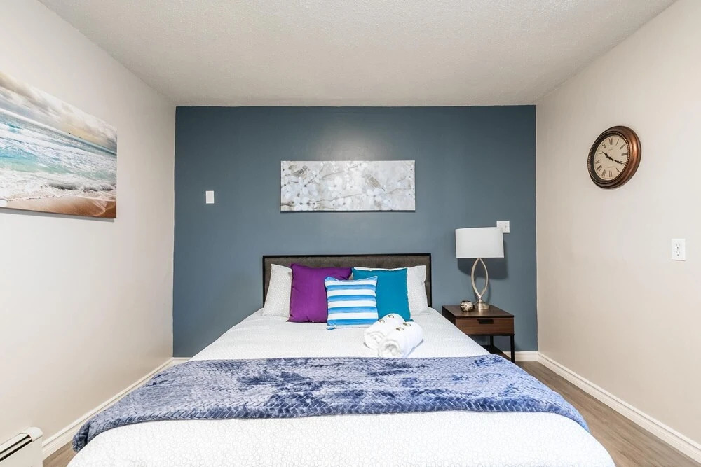 Newly Renovated 1BR Studio Apt - Prime Walk Score