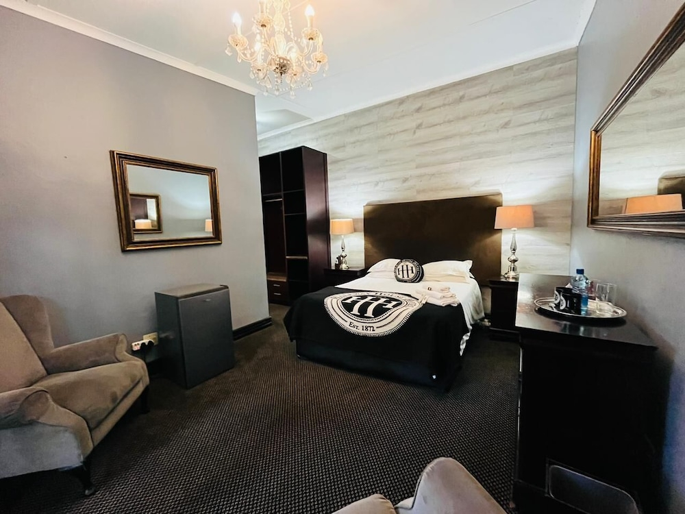Halfway House Hotel