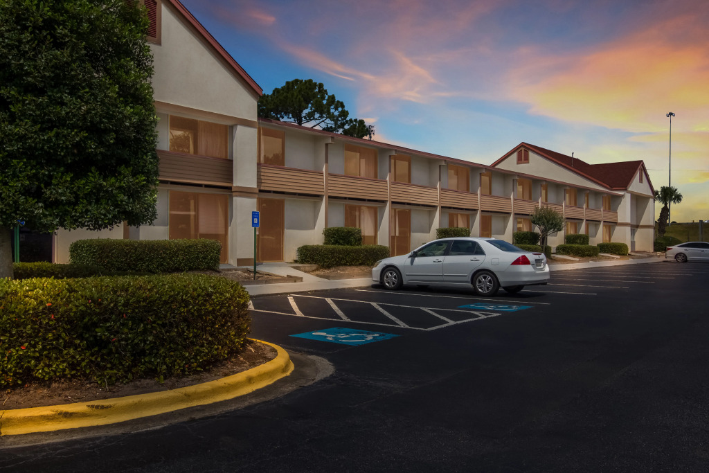 Red Roof Inn & Suites Brunswick I-95