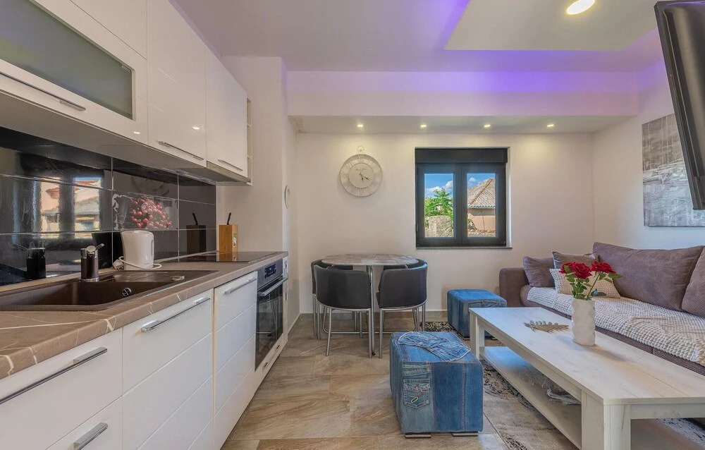 Beautiful Home in Vir With 4 Bedrooms and Wifi