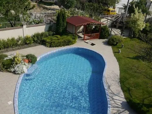 Villa Ray