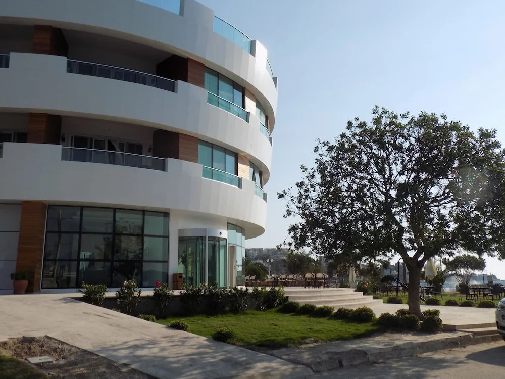 Marina Suites & Spa