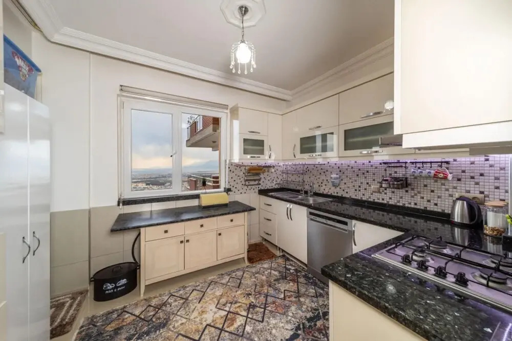 Apartment with Panoramic City View in Kepez