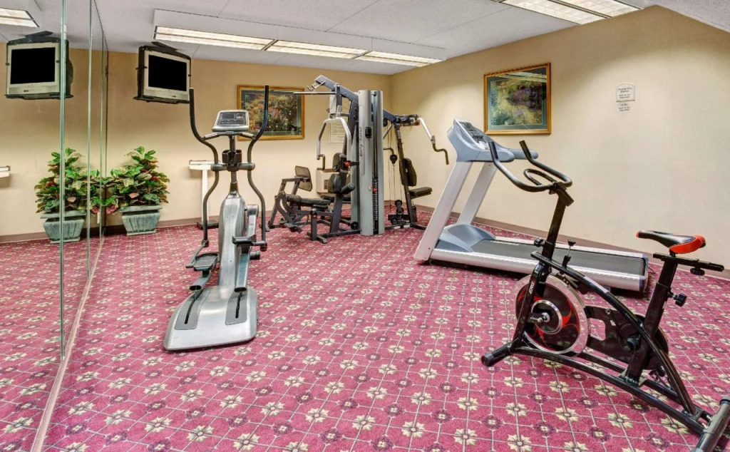 Holiday Inn Indianapolis - Airport Area N by IHG