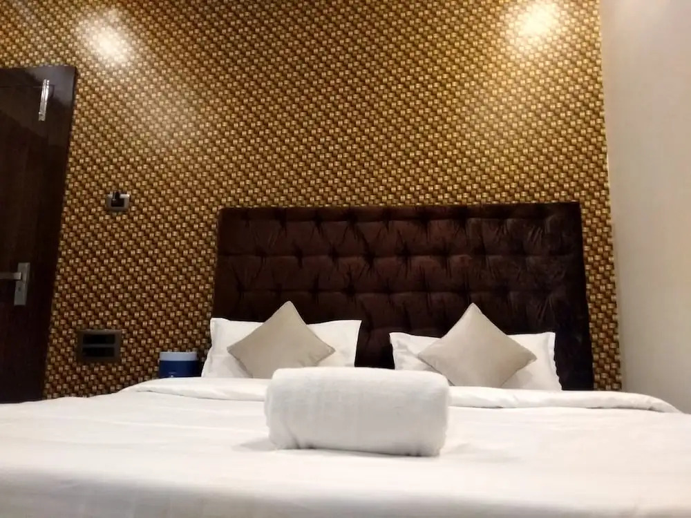 JK Rooms 126 Parashar Legacy - Opp Railway Station