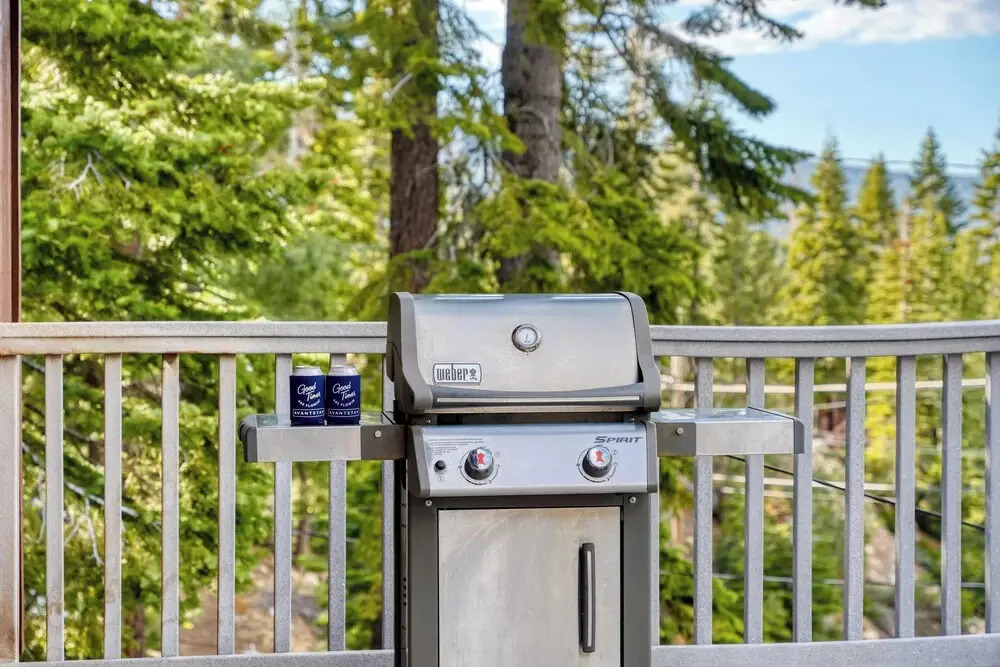 Lake + Beach Access, Pool, Tennis Walk to Chambers Tahoe Timber by Avantstay