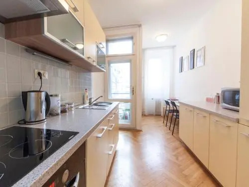 Modern Central Apartment Dlouhá