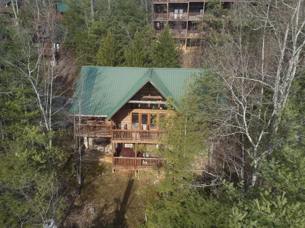 Cub Path Lodge - Luxurious 5/5 With Theatre Room And Mountain Views! 5 Bedroom Cabin by RedAwning