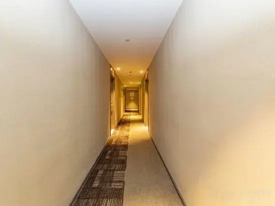 Shanghai Yaya Light Luxury Hotel (Hongkou Football Stadium)