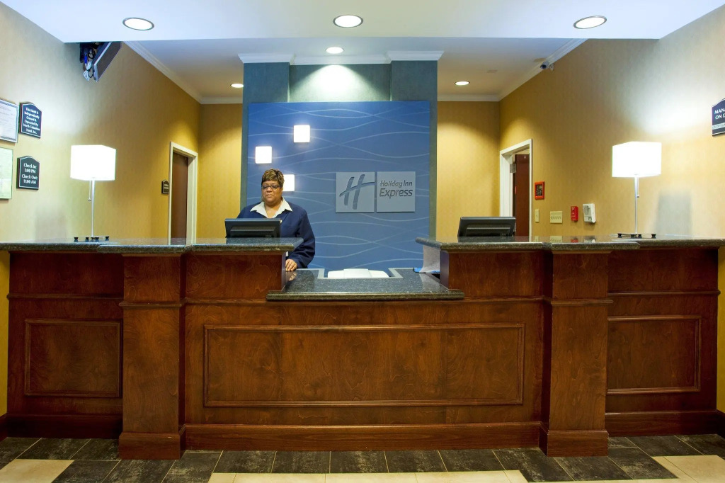 Holiday Inn Express & Suites Columbus at Northlake by IHG