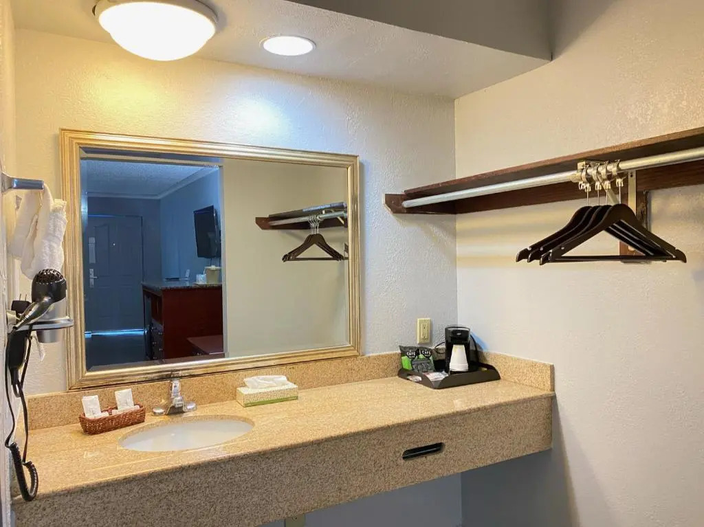 Quarters Inn & Suites