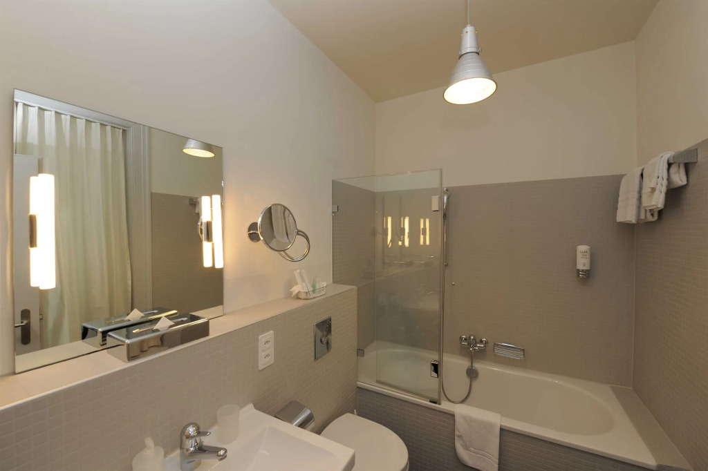 Alma Hotel - Boutique hideaway by the lake with rooftop and ladies-only wellness