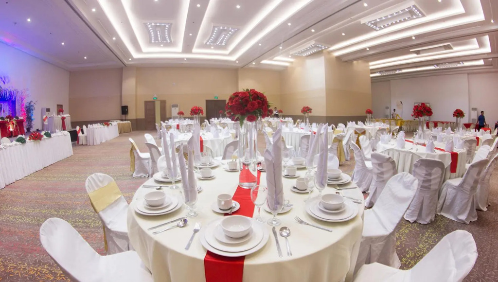 Golden Peak Hotel & Suites powered by Cocotel
