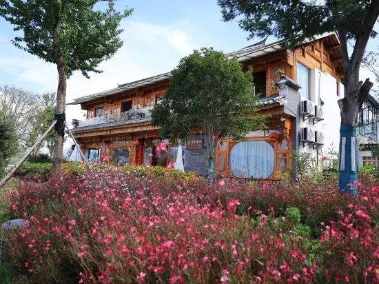 Dali Haishewan  inn (Xizhou Town Store)